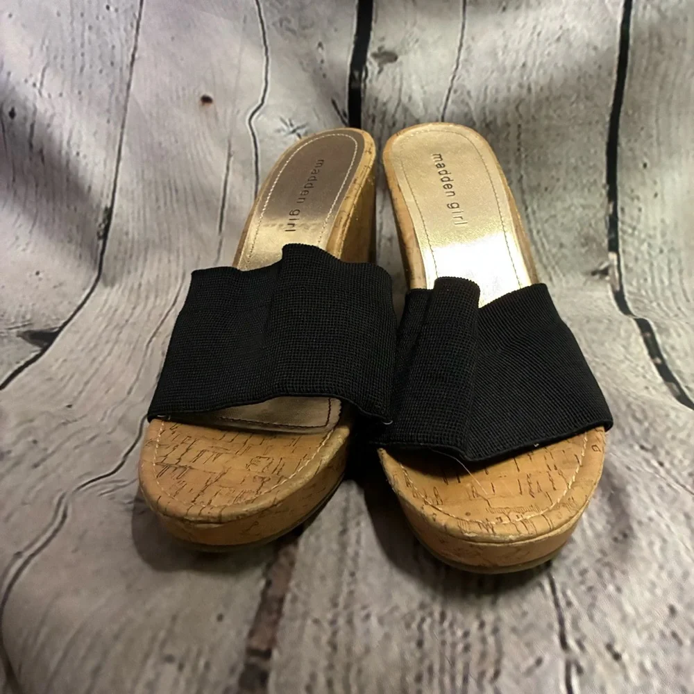 Madden Girl Women’s Nicolet Black Stretch Studded Slip On Wedge Sandals‎ Size 9